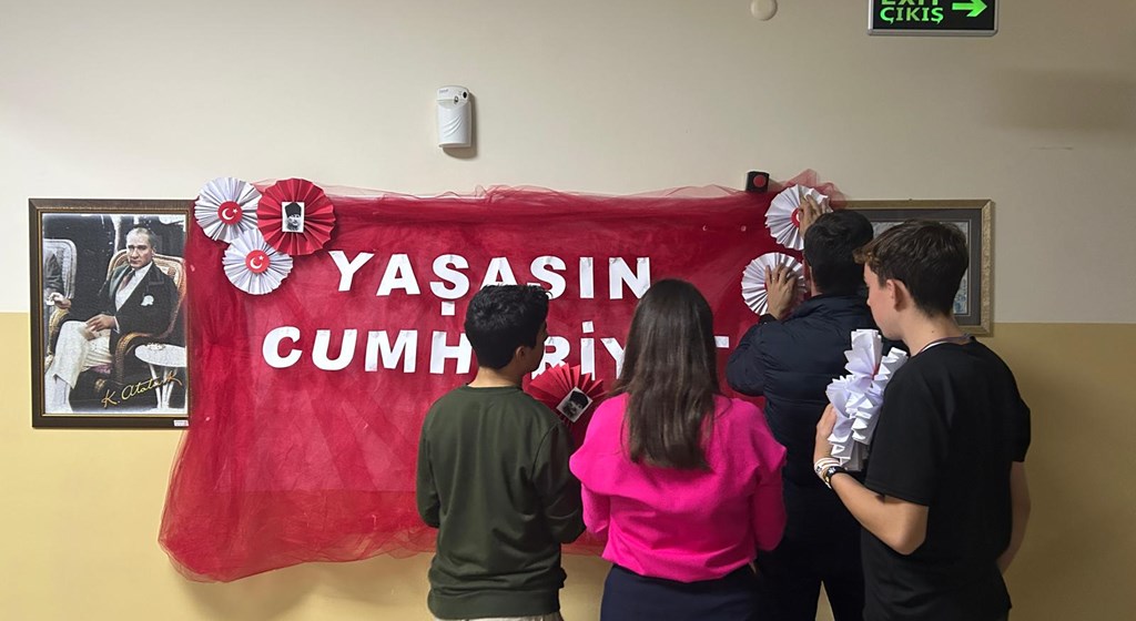 İl Müdürlüğümüze bağlı Sakarya Çocuk Evleri Sitesinde kalan çocuklarımız, değerli öğretmenleriyle birlikte 29 Ekim Cumhuriyet Bayramı’nı coşku ve gururla kutladılar.