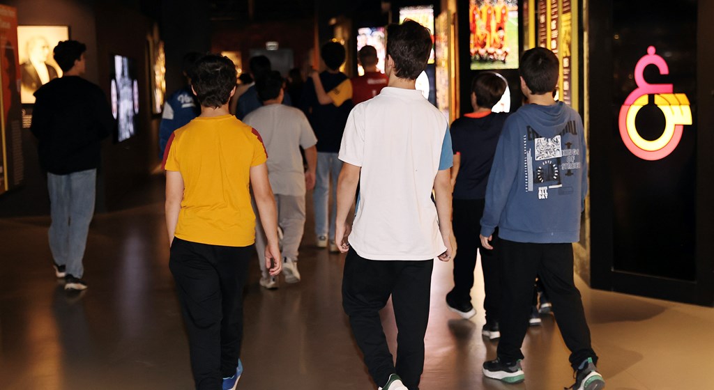 Bakanımız Sayın Mahinur Özdemir GÖKTAŞ Desteklerinden Dolayı Galatasaray Camiasına Teşekkür Etti.