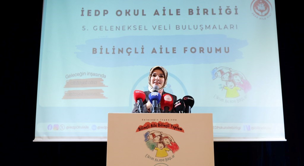 Bakanımız Göktaş, 5. Geleneksel Veli Buluşmaları Bilinçli Aile Forumu'na katıldı