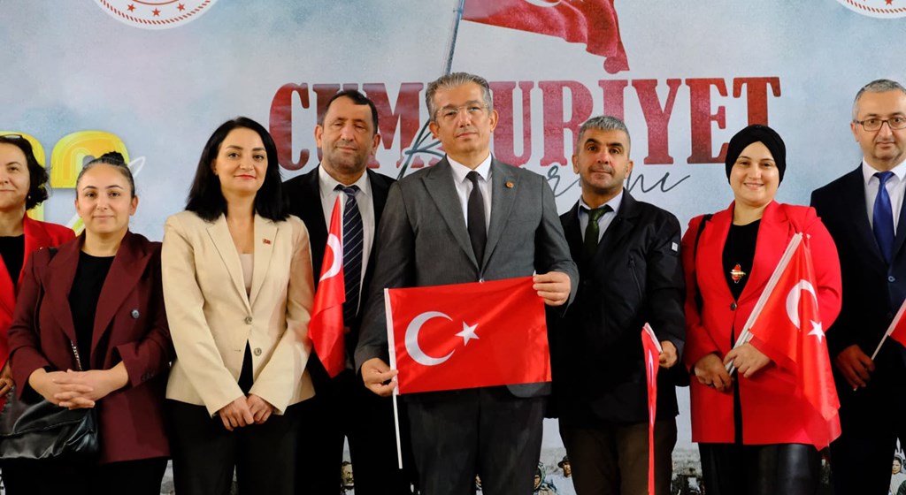 Cumhuriyet Işığıyla Aydınlanan 102 Yıl