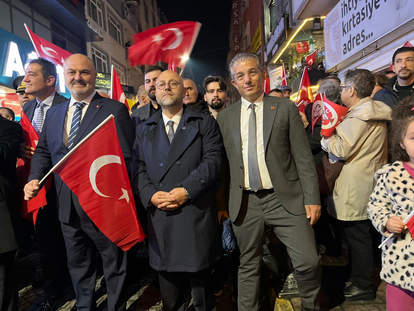 Cumhuriyet Coşkusuyla Aydınlanan Gece: Fener Alayı Yürüyüşü 