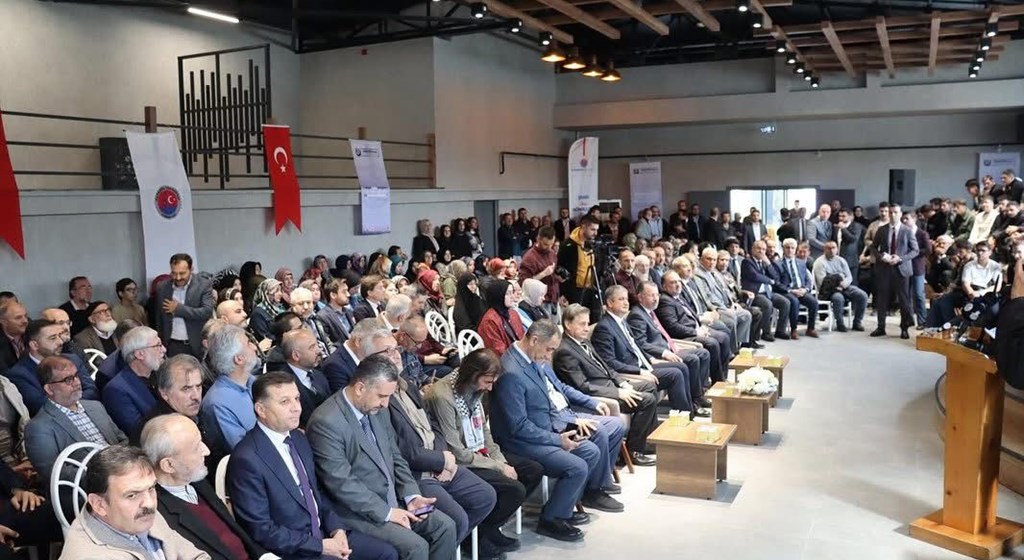 “Ailede Ebeveyn” Temalı Sempozyum Gerçekleştirildi