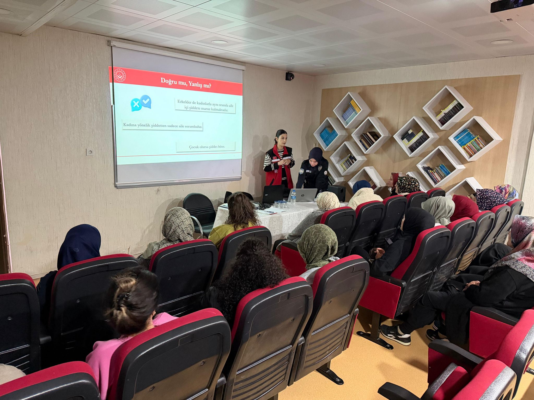 Vezirköprü’de Kadına Yönelik Şiddetle Mücadele Eğitimi Gerçekleştirildi