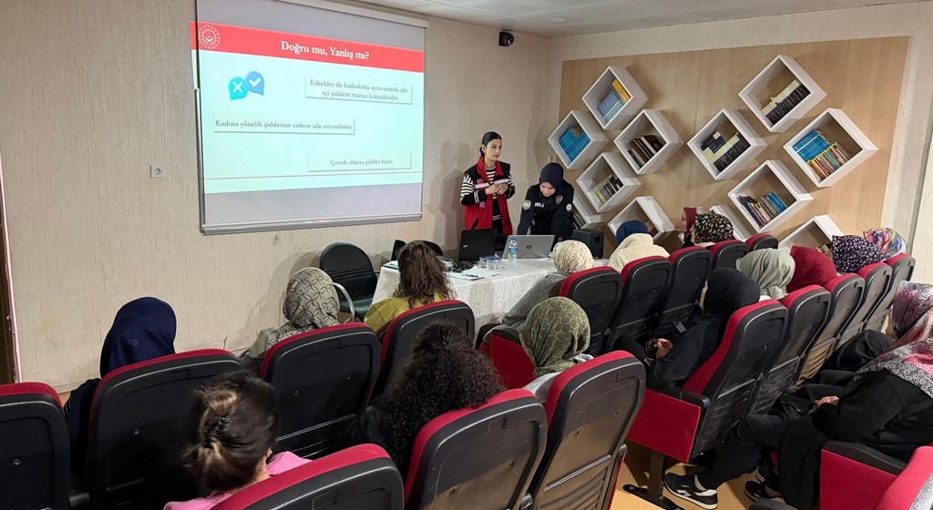 Vezirköprü’de Kadına Yönelik Şiddetle Mücadele Eğitimi Gerçekleştirildi