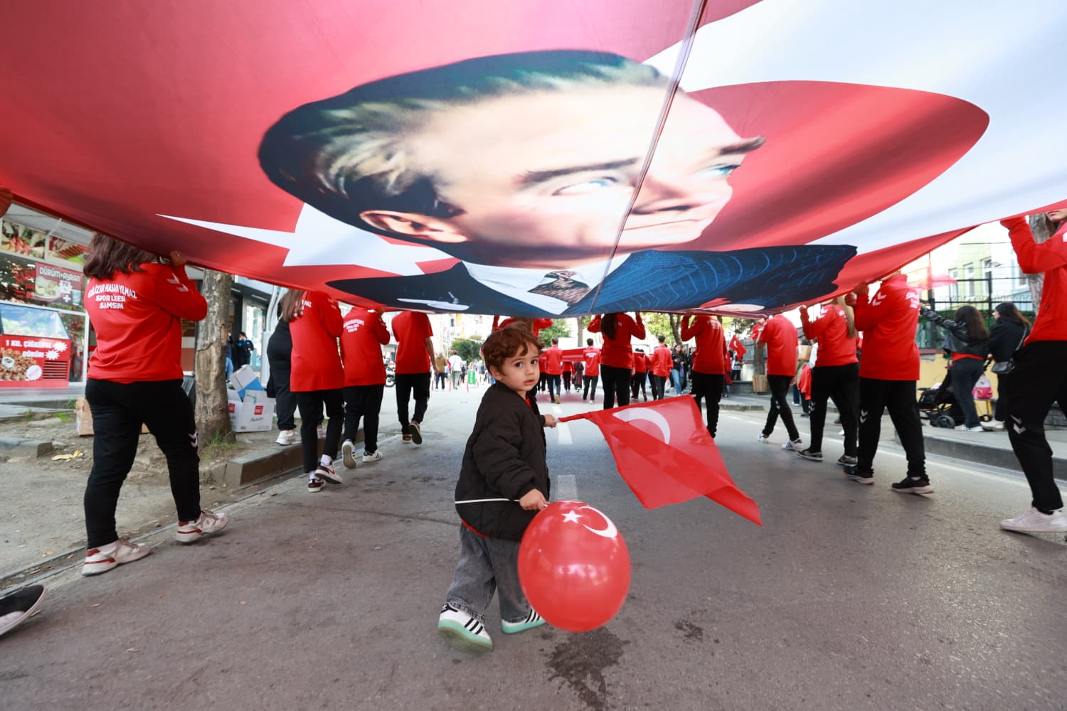 Cumhuriyetimizin 102. Yılı Kortej Yürüyüşünde Coşku ve Gururla Kutlandı  