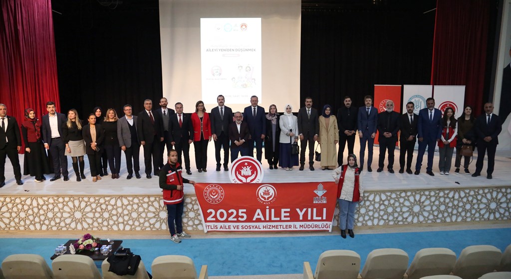 Aile Yılı Kapsamında  “Kutsal Bağlar, Kırılgan Bireyler: Aileyi Yeniden Düşünmek” Konulu Konferans Düzenlendi
