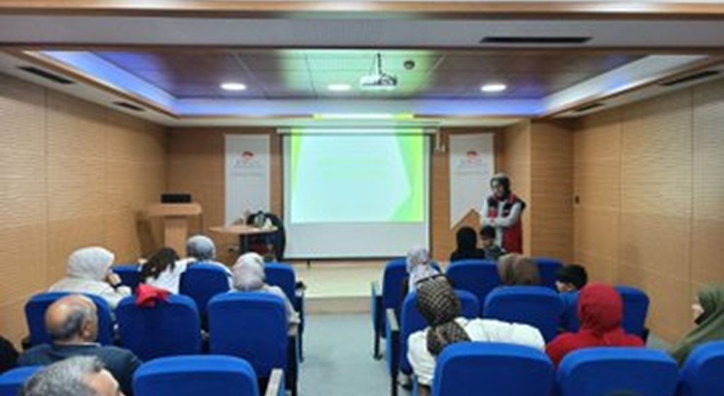 Aile içi iletişim ve dijital bağımlılık konularında eğitim gerçekleştirilmiştir.