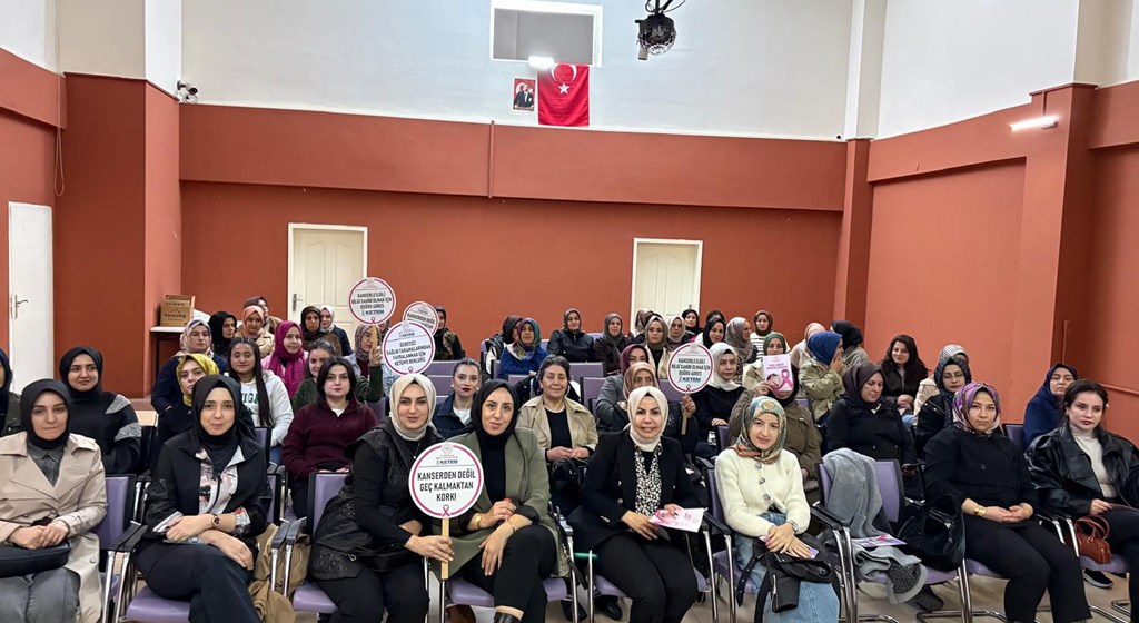 Bingöl Aile ve Sosyal Hizmetler İl Müdürlüğü ile Sağlık İl Müdürlüğü iş birliğinde, Meme Kanseri Farkındalık Ayı kapsamında kadınlara bilgilendirme eğitimi düzenlendi.