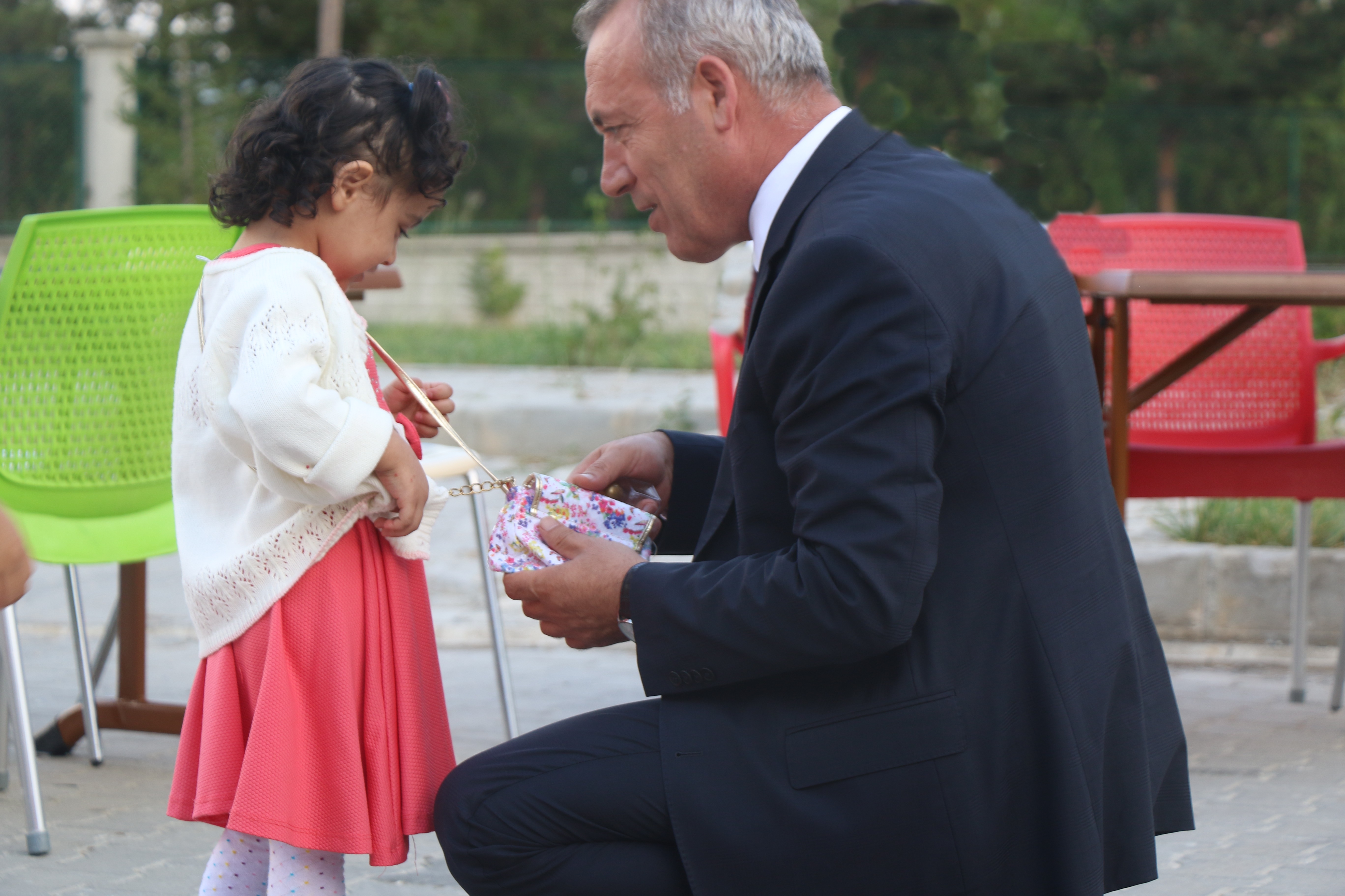 Çocuk Gülerse Dünya Güler