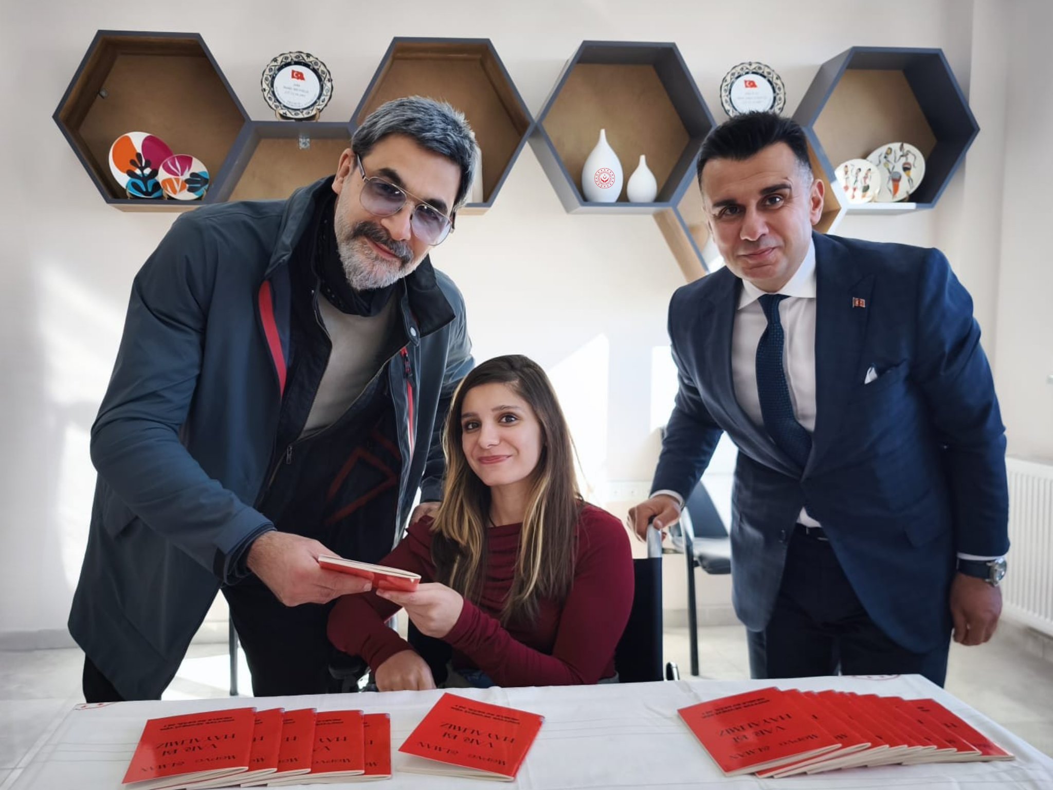 Sanatçı Uğur Işılak’ın Engelsiz Yaşam ve Bakım Merkezi Ziyareti