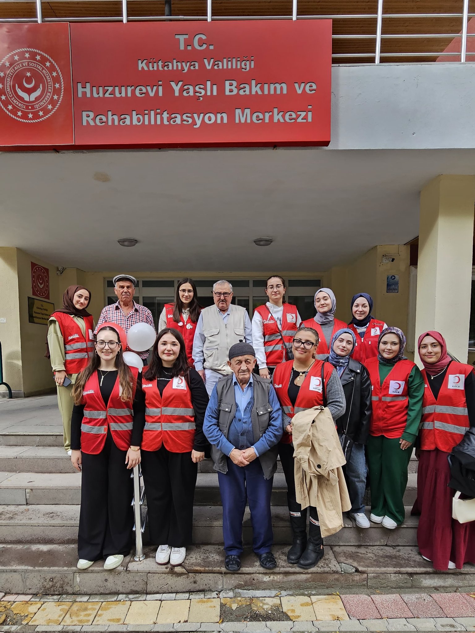 Genç Kızılay Gönüllülerinden Huzurevi Ziyareti
