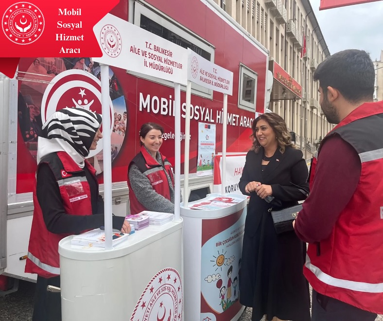 Mobil Sosyal Hizmet Aracı, Valilik Önünde Vatandaşlarla Buluştu