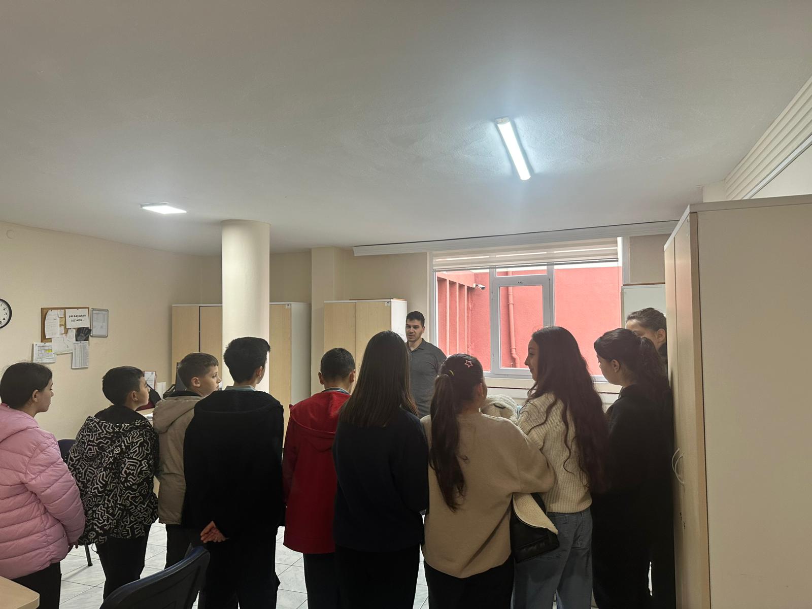 Ahmet Mithat Ortaokulu Öğrencilerinden Sosyal Hizmet Merkezi Ziyareti