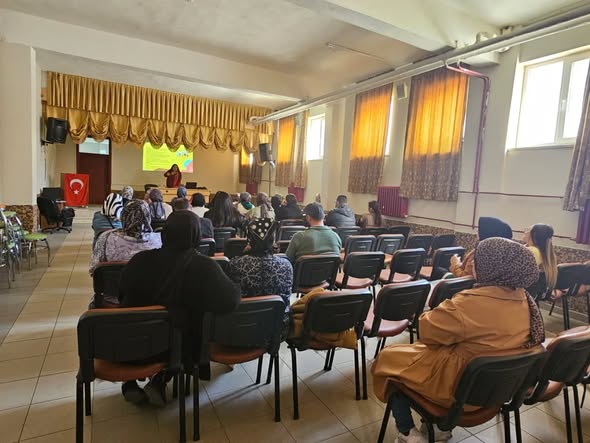 Okul ve Aile İletişimi Eğitimi Düzenlenmiştir