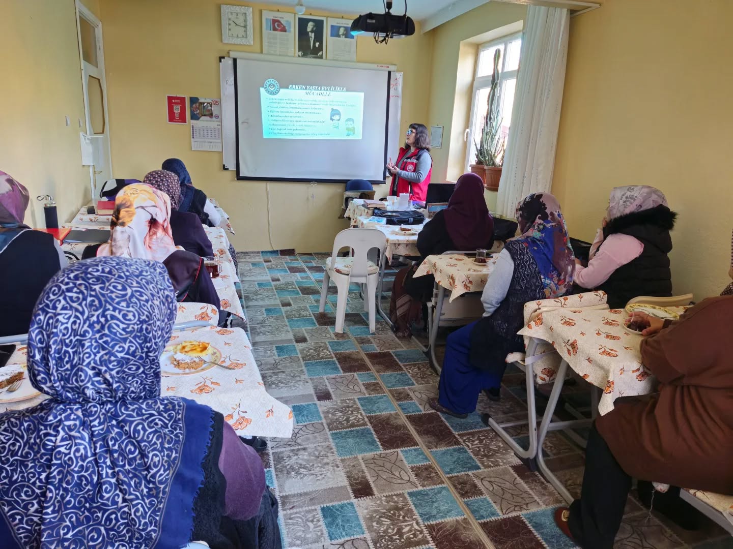 Aile İçi Kadına Şiddetle Mücadele ve Erken Yaşta Zorla Evlilikle Mücadele Konulu Eğitim Düzenlendi