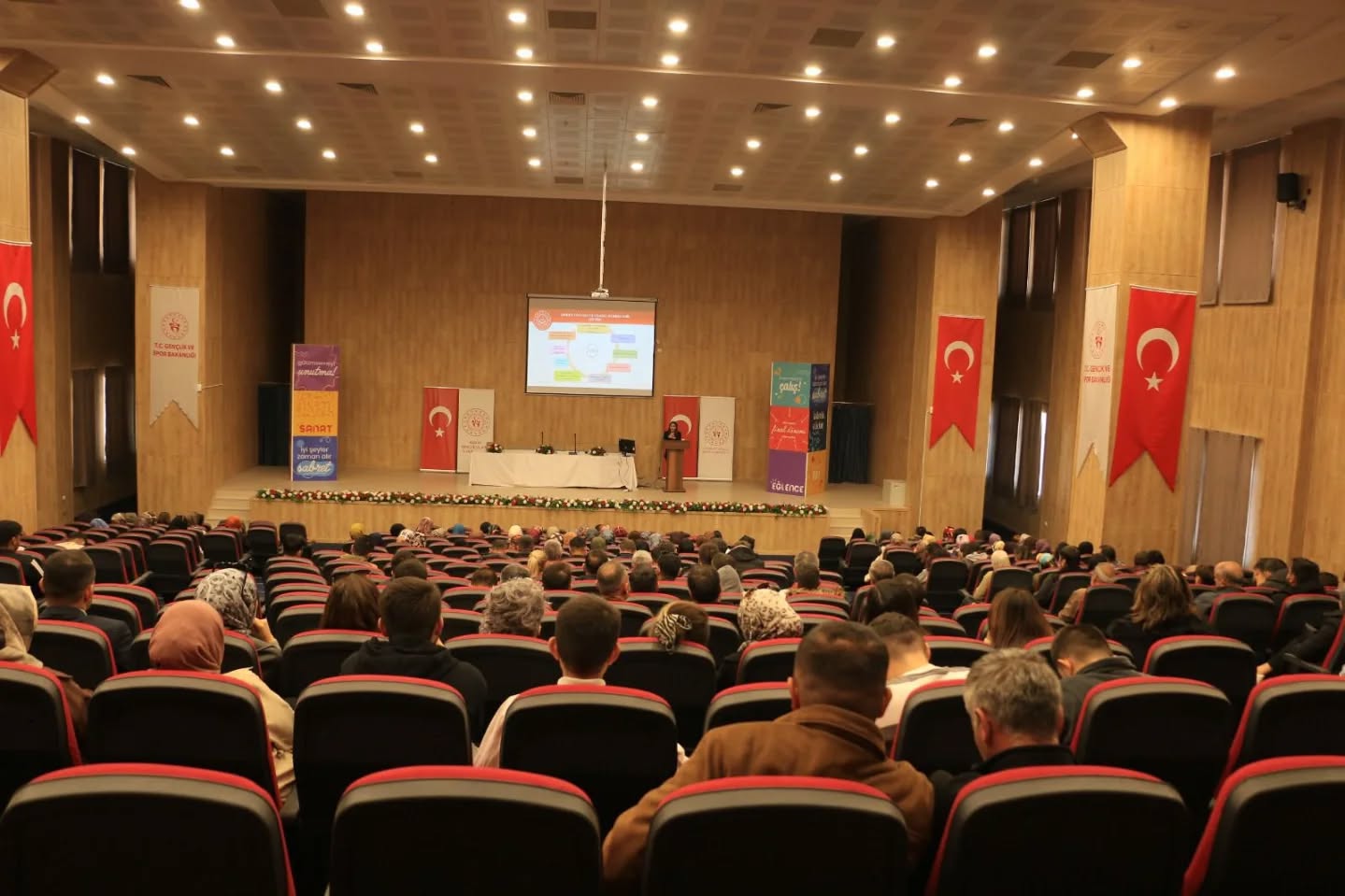 Kadına Yönelik Şiddet ve Erken Yaşta Evliliklerle Mücadele Konulu Eğitim Düzenlendi