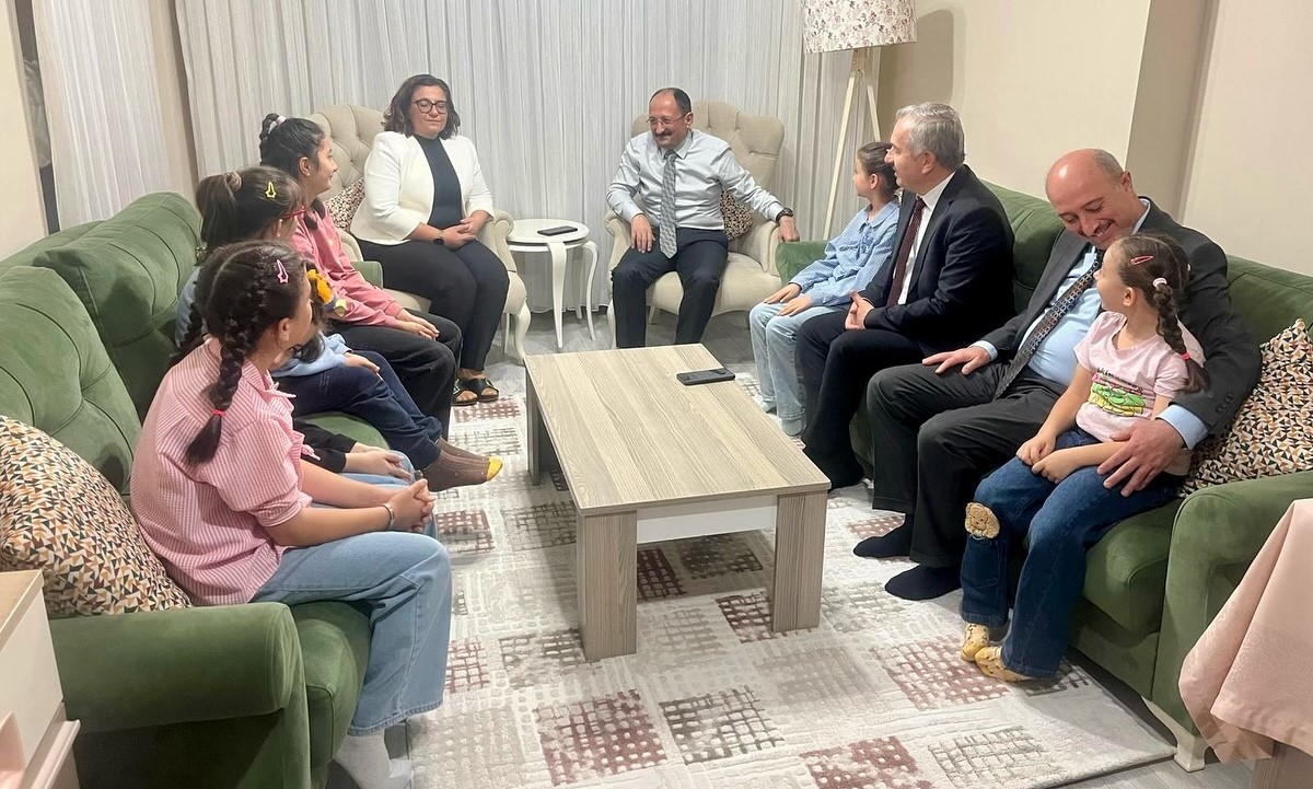 Vali Yardımcımız Sayın Aydın Ergün’den Çocuk Evlerine Anlamlı Ziyaret
