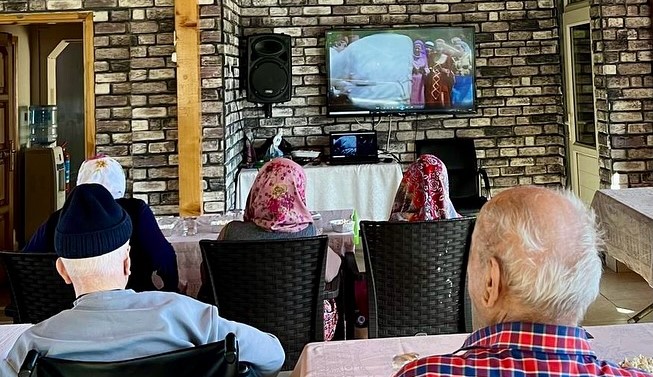 🎬 Geçmişin Sıcaklığı Bugüne Taşındı, İnebolu Huzurevimizde Yeşilçam Buluşması 🕰️