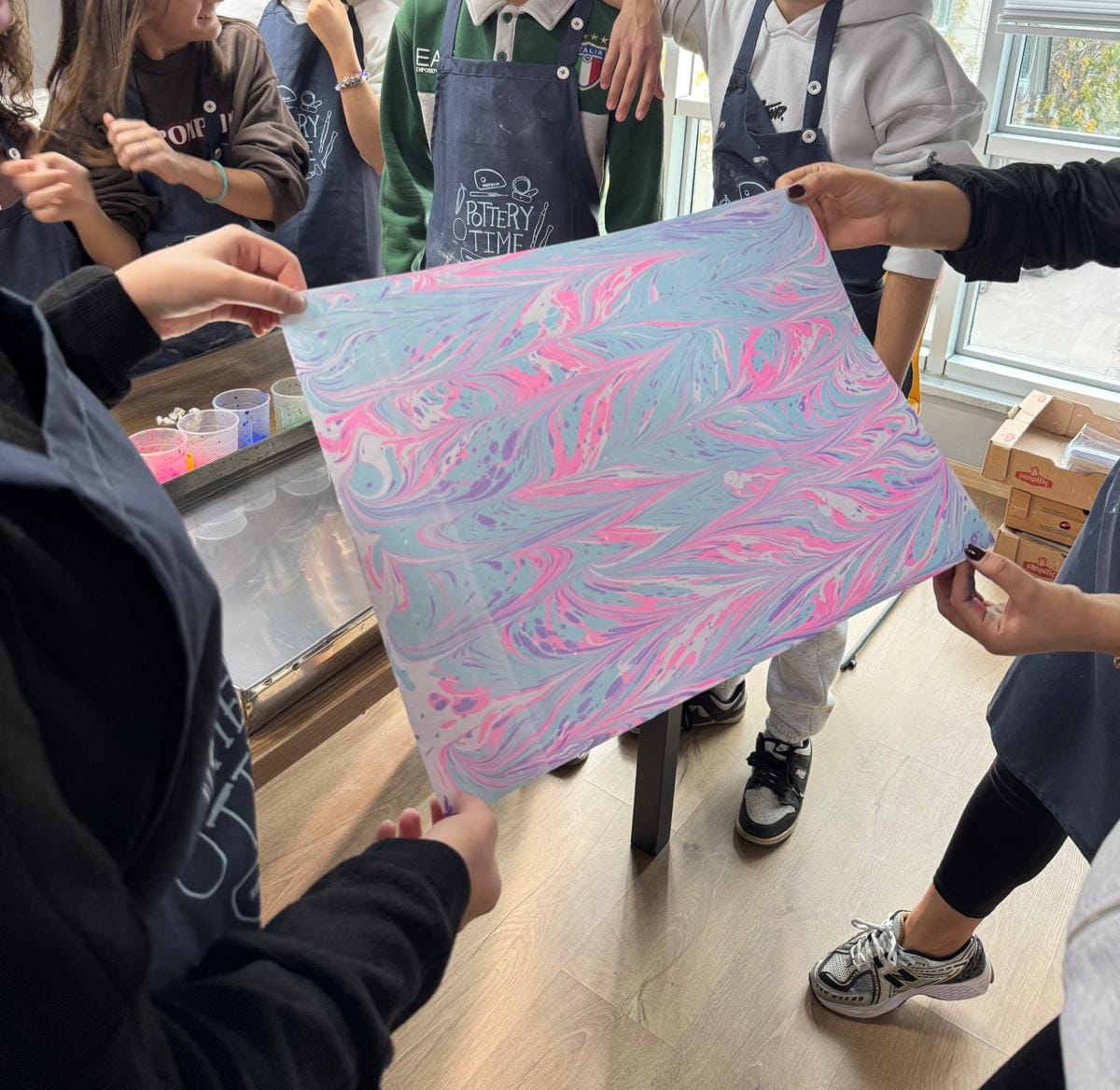 Çocuklarımız Ebru Sanatıyla Renklerin Büyülü Dünyasını Keşfetti