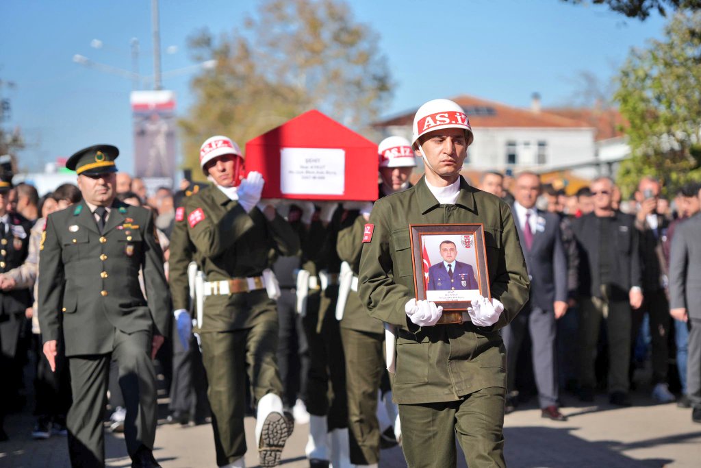 Şehidimiz Hv. Uçk.Bkm Asb. Bçvş. İlker AYKUT'u Ebedi İstirahatgâhına Uğurladık.