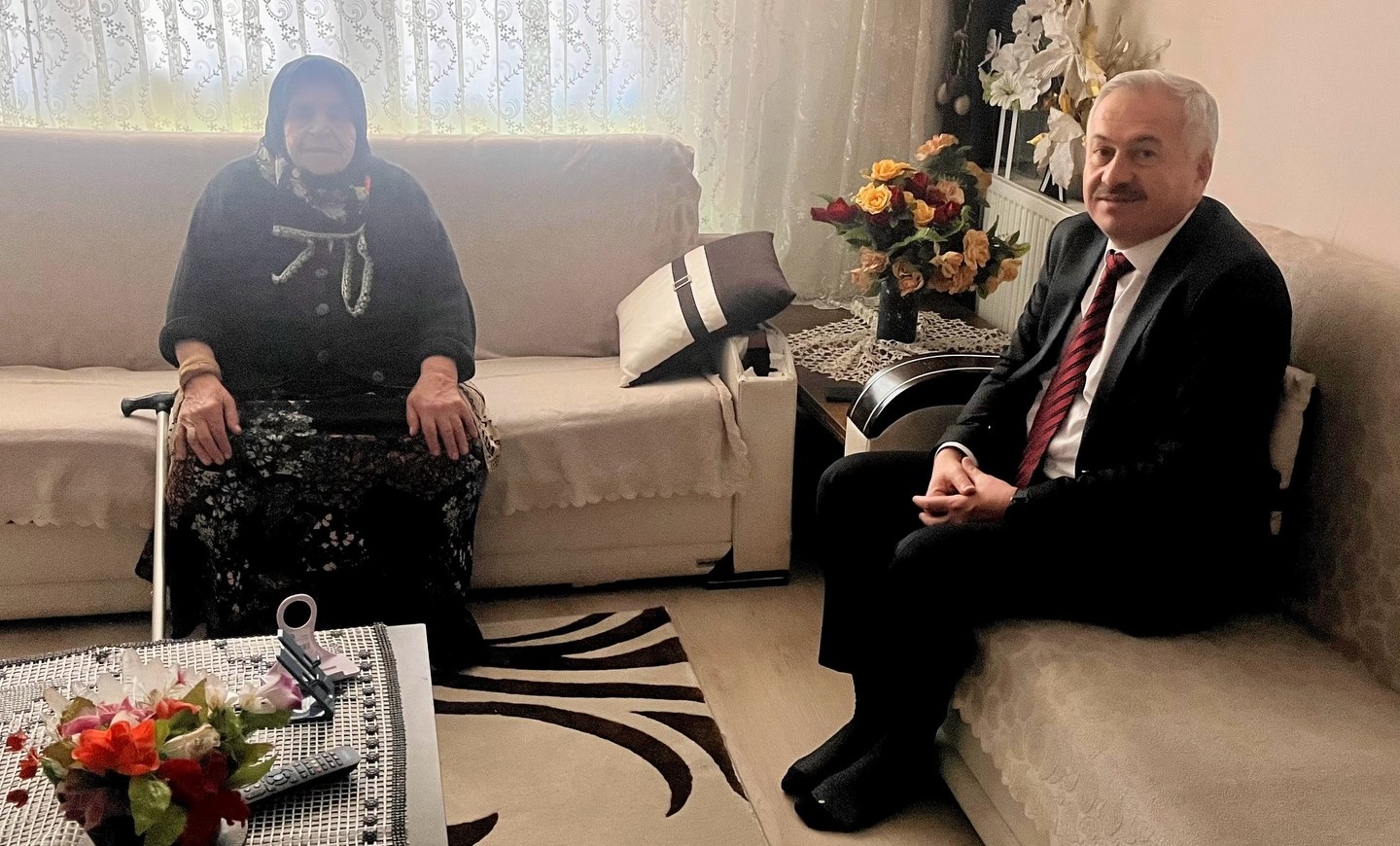 Aziz Şehidimiz Astsubay Yilmaz Arığ’ın Kıymetli Annesi Akile Teyzemize Ziyaret