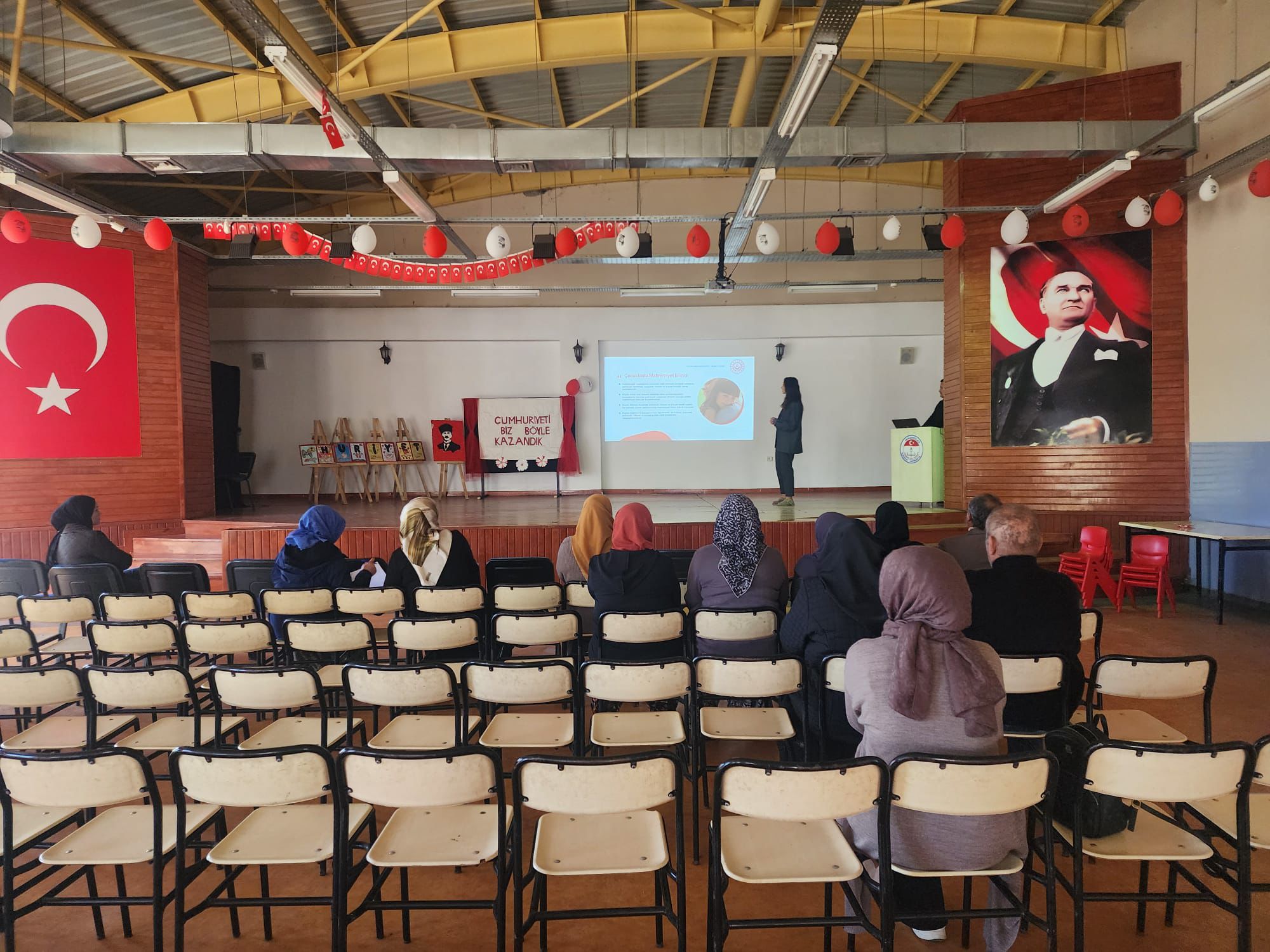 Derince'de "2025 Aile Yılı Söyleşileri" Kapsamında Aileler Bilgilendirildi: Çocuklarda Mahremiyet Bilinci Ele Alındı!