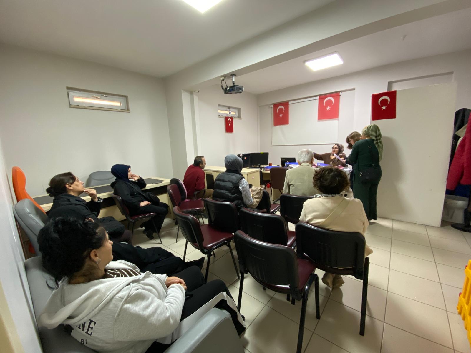 Derince Sosyal Hizmet Merkezi'nden Evde Bakım Hizmeti Alan Bakıcılara Yönelik Rehberlik ve Bilgilendirme Eğitimi