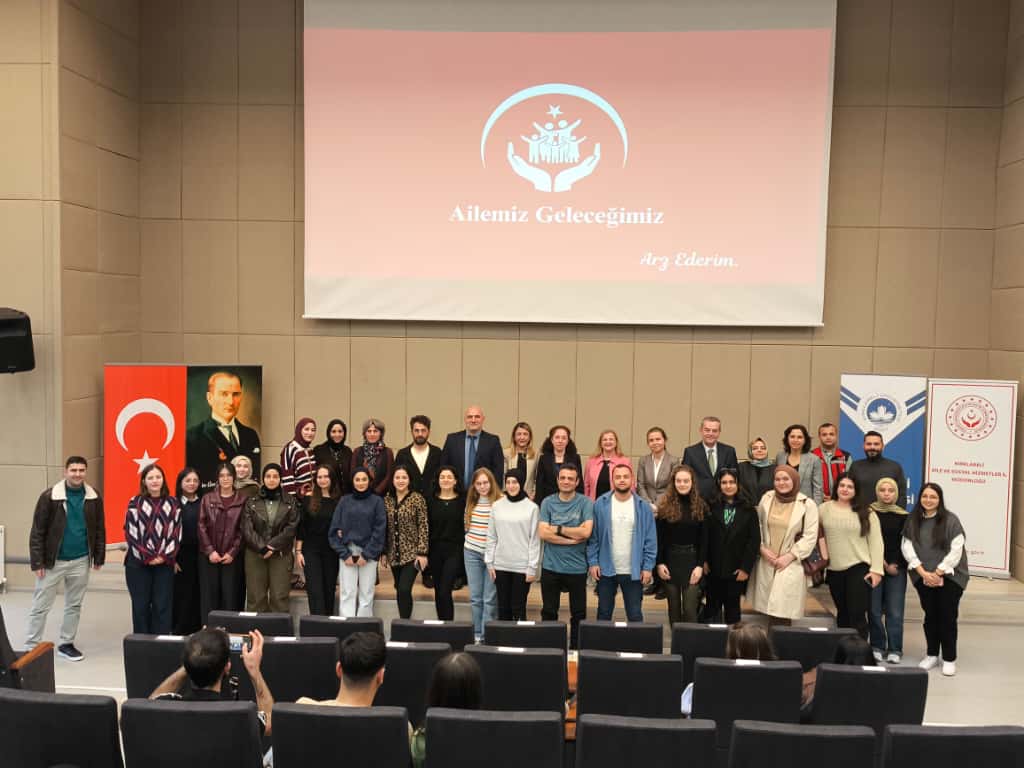 Kırklareli Üniversitesinde “Koruyucu Ailede Hak, Sorumluluk ve Destek” Paneli Gerçekleştirildi