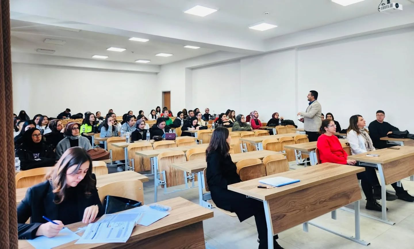 “Alkol ve Kumar Bağımlılıklarını Önleme” Temalı Seminer Düzenlendi