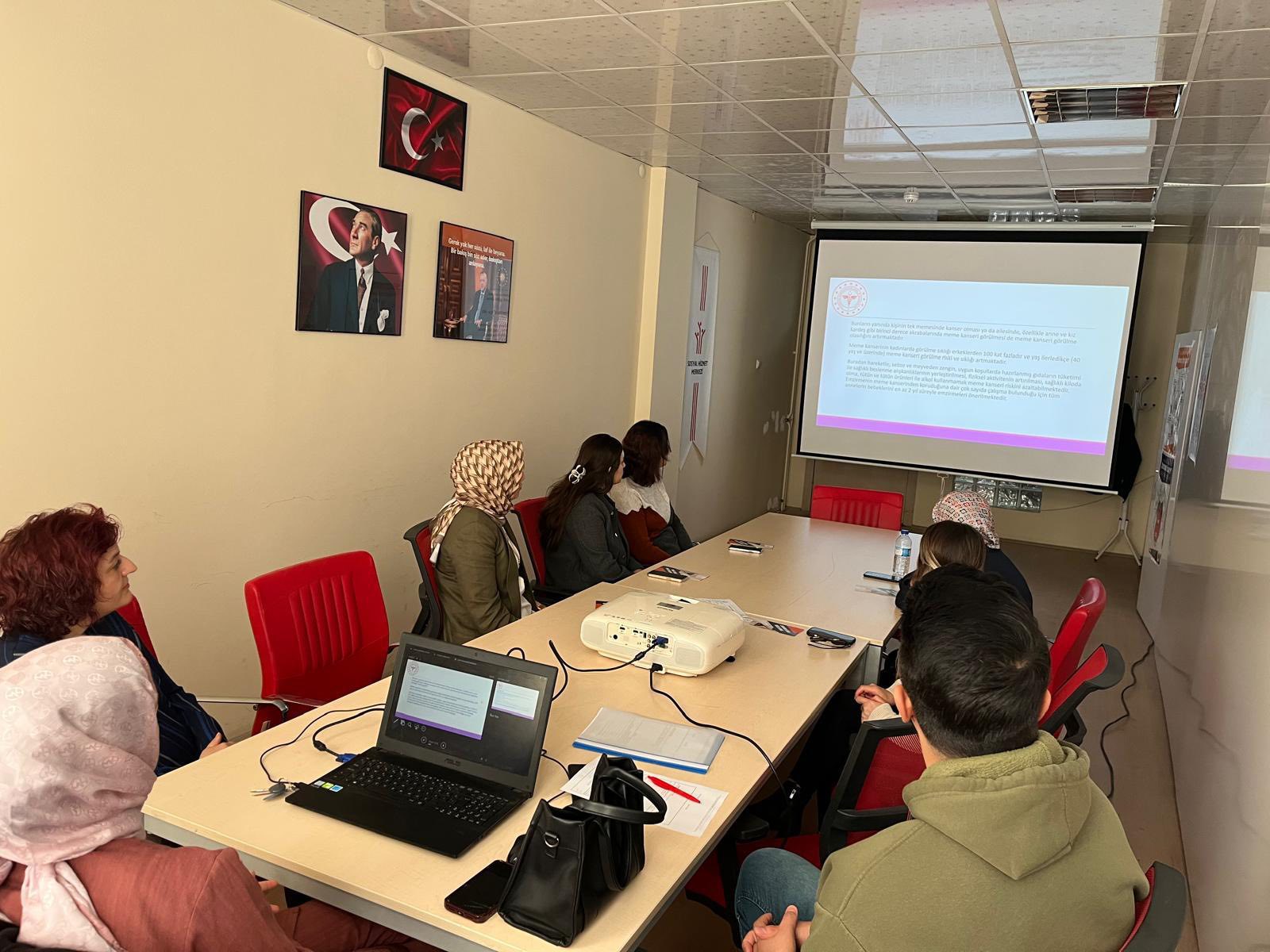 Sungurlu sosyal hizmet merkezi tarafından Kurum personellerine Meme kanseriyle mücadele kapsamında farkındalık oluşturmak amacıyla bilgilendirme eğitimi gerçekleştirilmiştir.