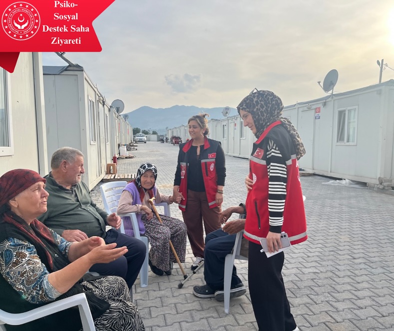 İl Müdürümüz Sayın Emine BÖÇKÜN, Geçici Konaklama Merkezinde Depremden Etkilenen Ailelerle Görüştü