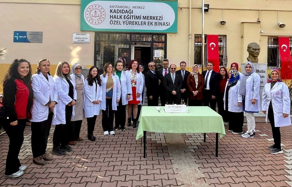 📌 Özel Bireylerimizden Renkli Öğretmenler Günü Kutlaması 🎉👩‍🏫