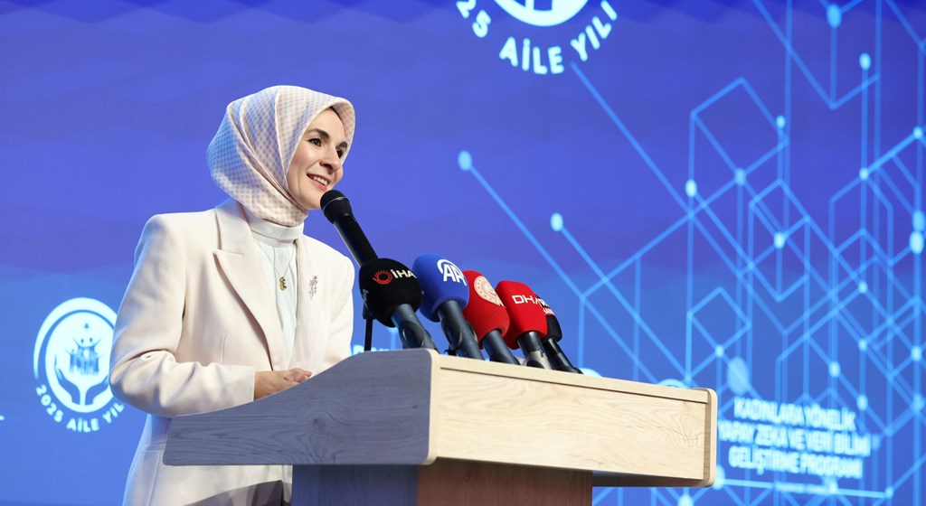 Bakanımız Göktaş, Kadınlara Yönelik Yapay Zeka ve Veri Bilimi Geliştirme Programı'nda konuştu