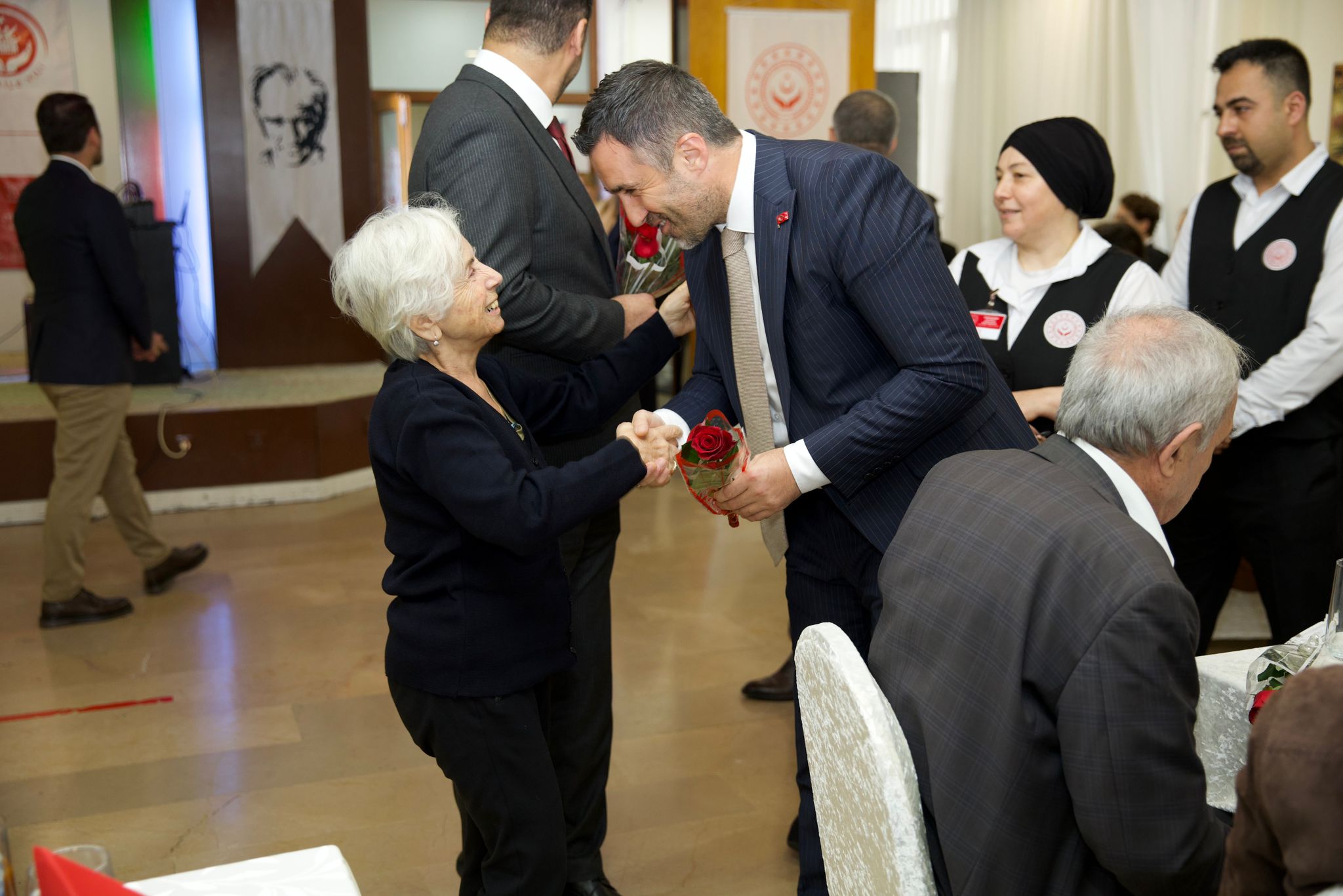 İl Müdürümüz Sn. Ömer TURAN, Bağlı Kuruluşumuz Etiler Huzurevi Müdürlüğü Ev Sahipliğinde Düzenlenen 24 Kasım Öğretmenler Günü Etkinliğine Katıldı