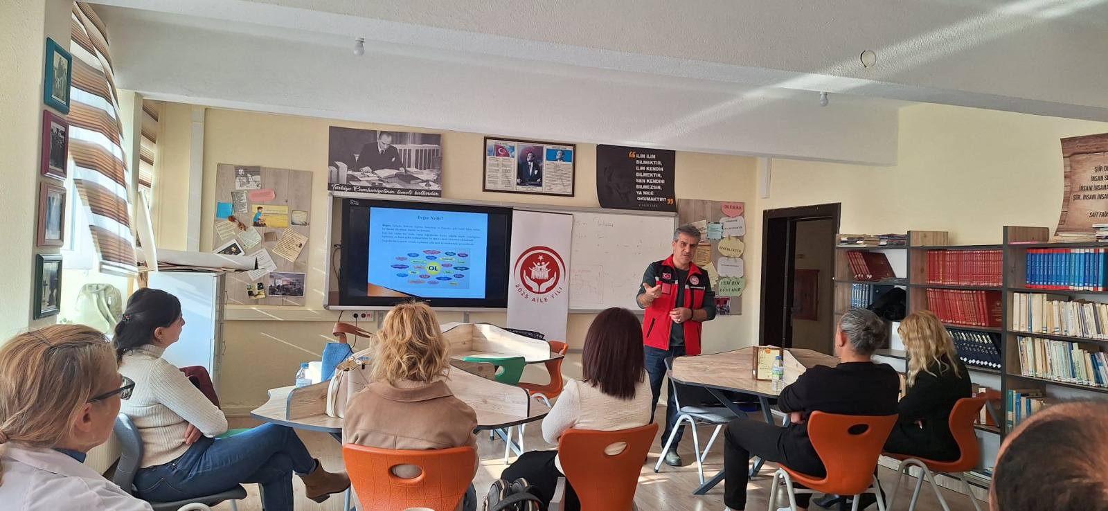 “Değerlerin Edinilmesinde Ailenin Rolü” Konulu Eğitim Programı Gerçekleştirildi