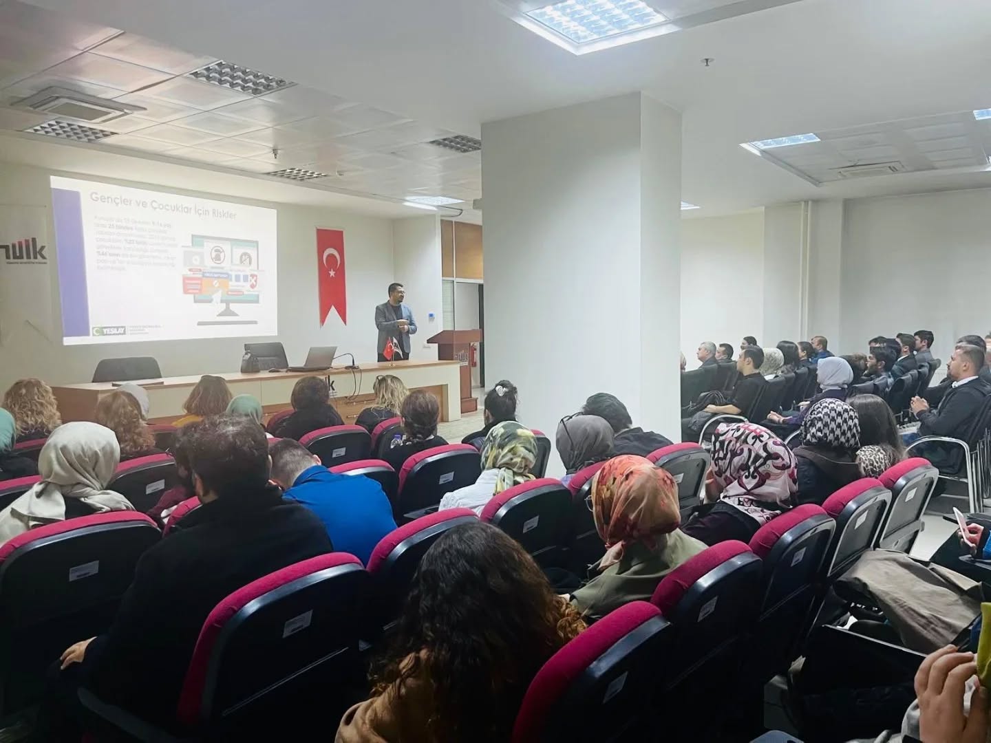 “Teknoloji Bağımlılığı ve Önleme Çalışmaları” Temalı Seminer Gerçekleştirildi