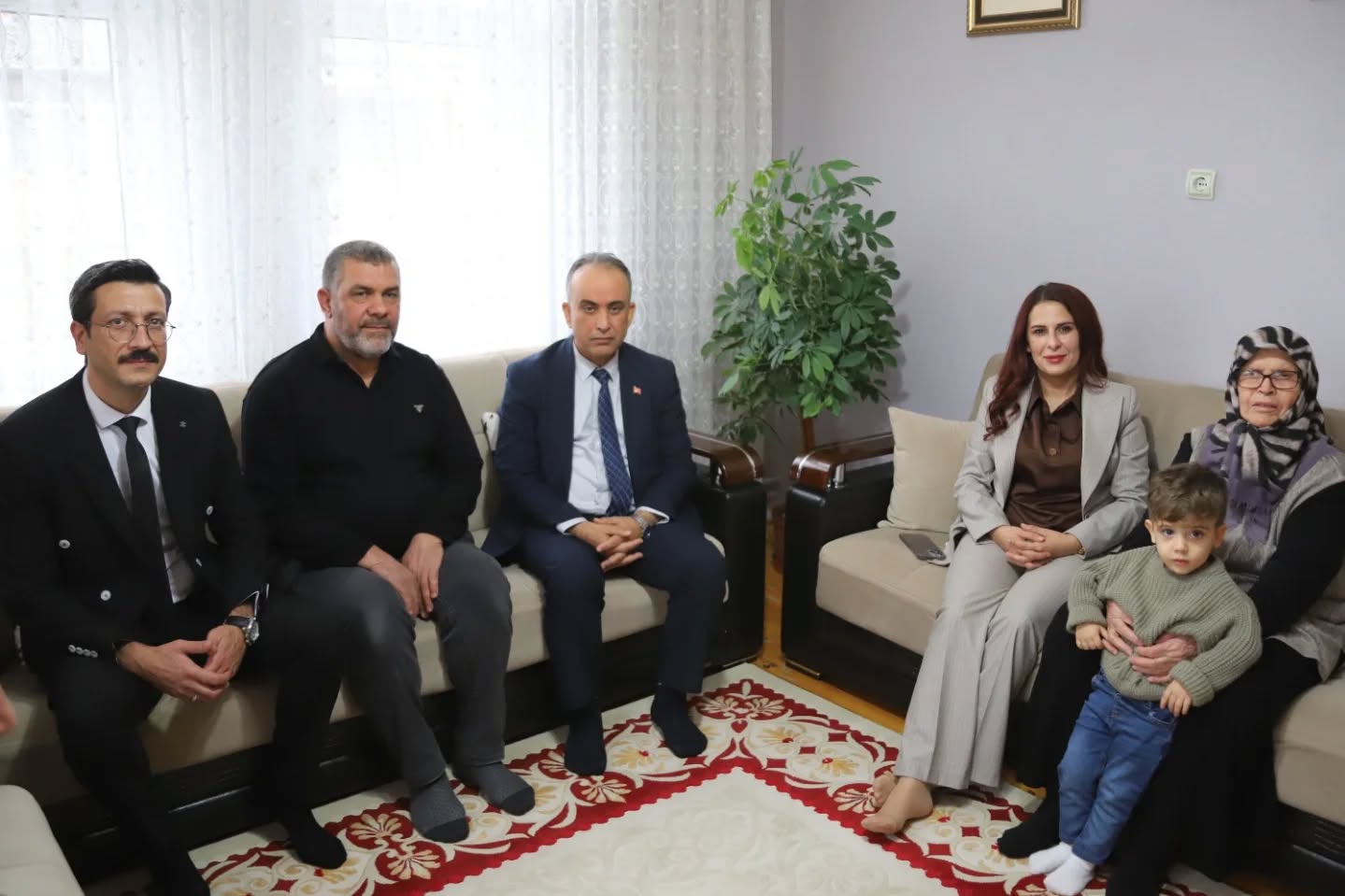 Şehit Öğretmenlerimizin Ailelerine Ziyaret Gerçekleştirildi