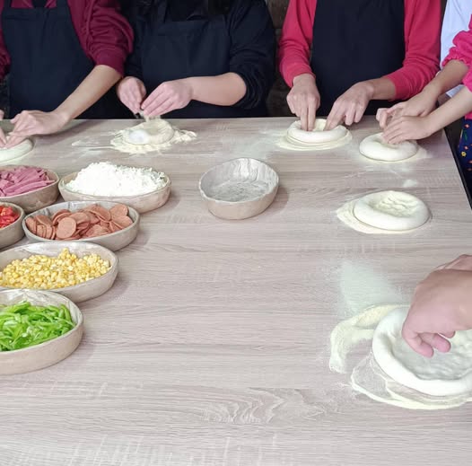 Çocuklarımız ile "Genç Şefler" Yetiştirme Programında Pizza Yapıldı
