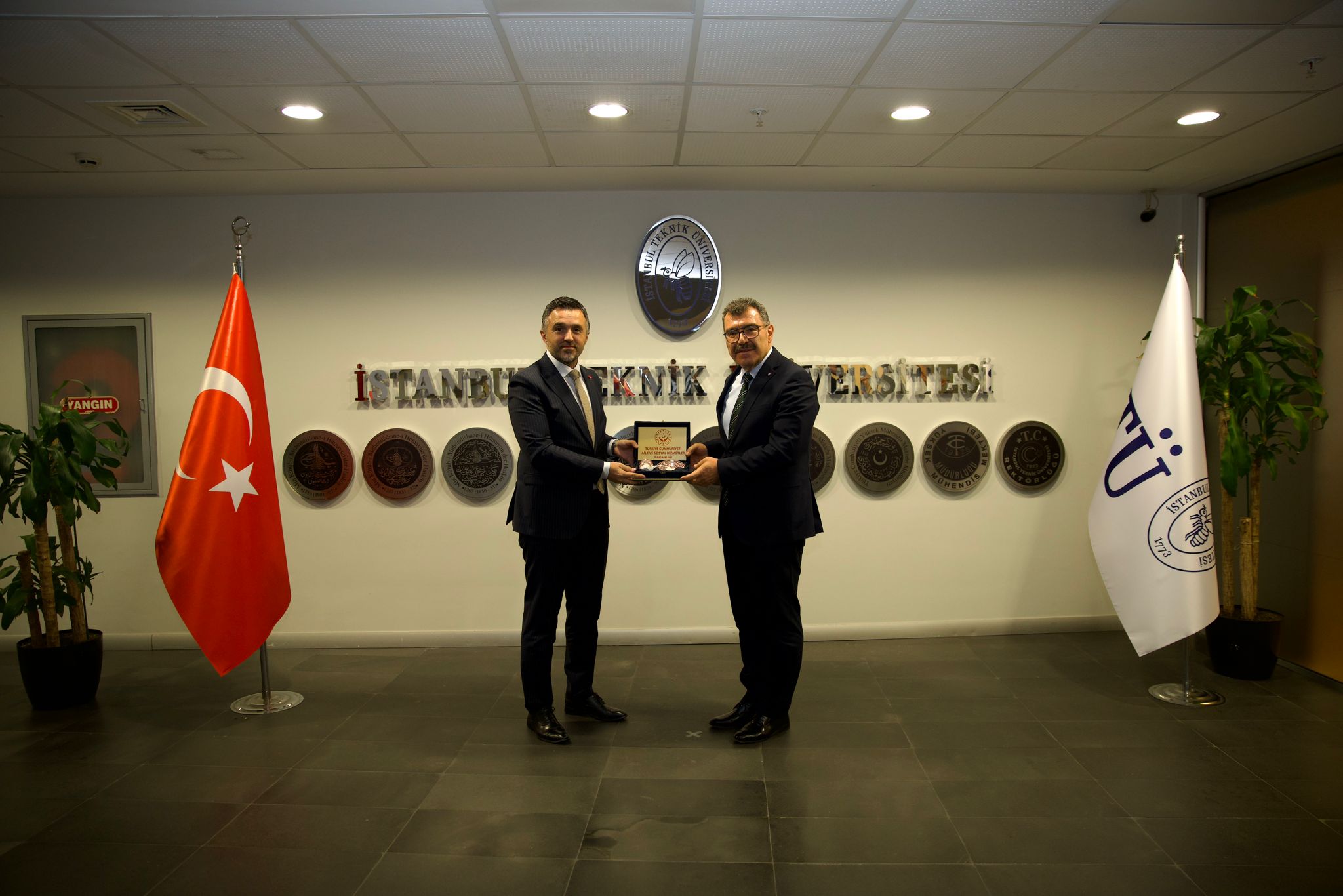 İl Müdürümüz Sn. Ömer TURAN, İTÜ Rektörü Prof. Dr. Sn. Hasan MANDAL’ı Makamında Ziyaret Etmiştir.