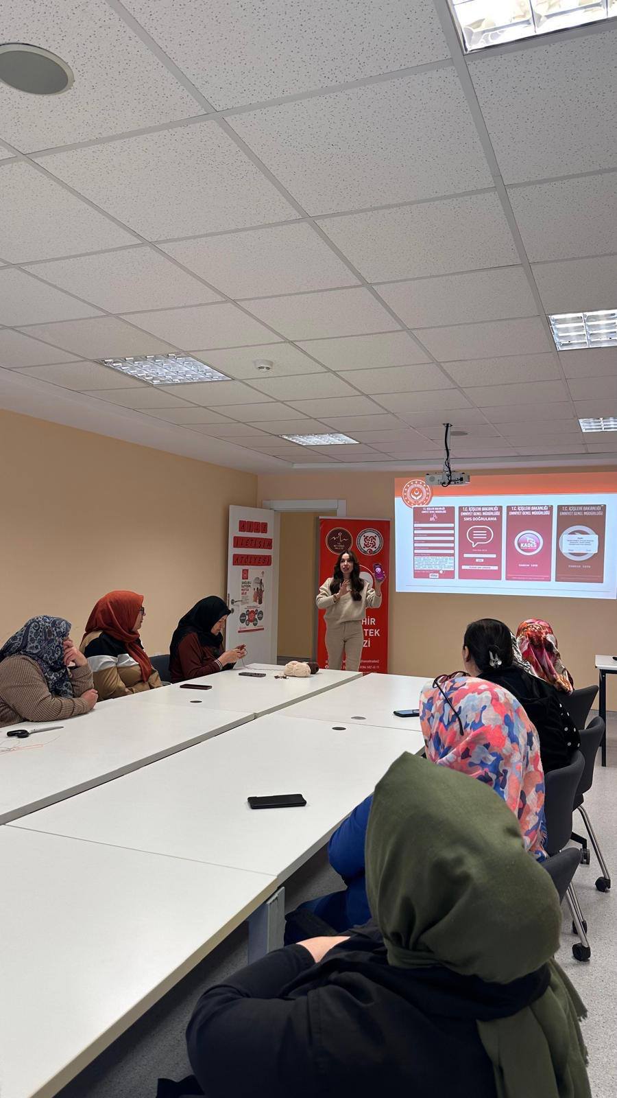 Kadına Yönelik Şiddete Karşı Uluslararası Mücadele Haftası Kapsamında, ADEM Kursiyerlerine Yönelik Eğitim Düzenlendi