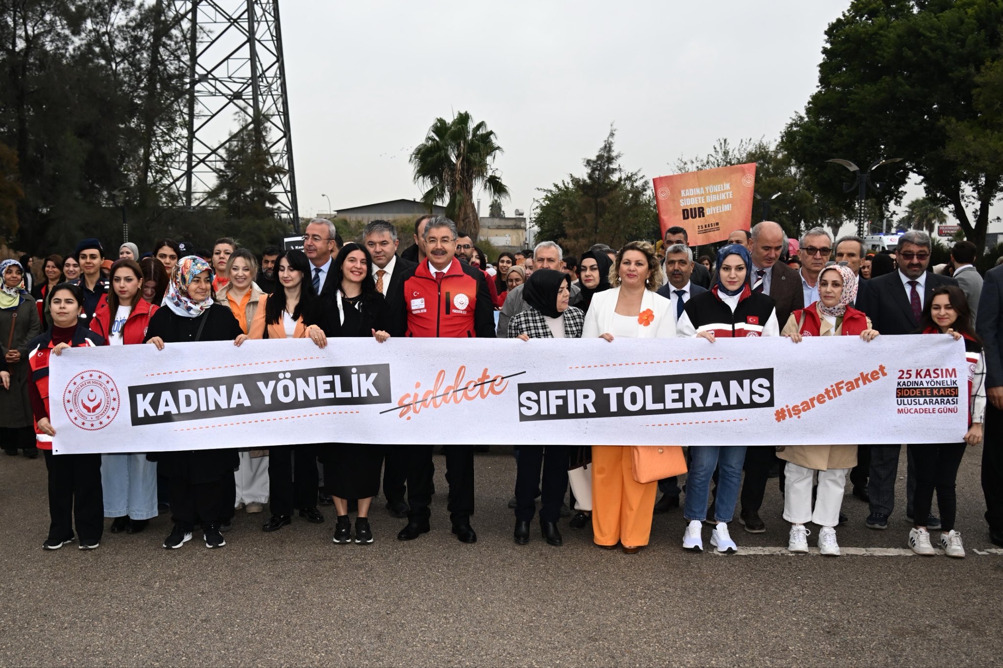 “Kadına Yönelik Şiddete Karşı Farkındalık Yürüyüşü Düzenlendi”