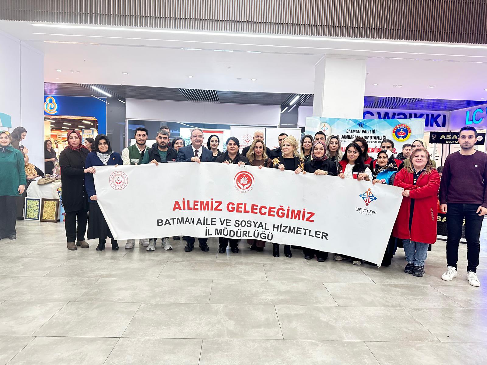 Şiddet bir anda ortaya çıkmaz. Küçük işaretlerle belirir. Fark etmek, DUR demektir. 