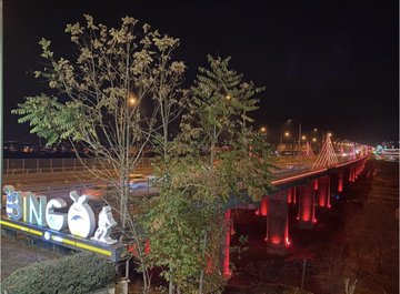 “25 Kasım kapsamında Bingöl’ün simge yapıları turuncu ışıklarla aydınlatıldı. Çabakçur Viyadüğü ve Bingöl Belediyesi hizmet binası, kadına yönelik şiddete karşı ortak dayanışma mesajı verdi. 