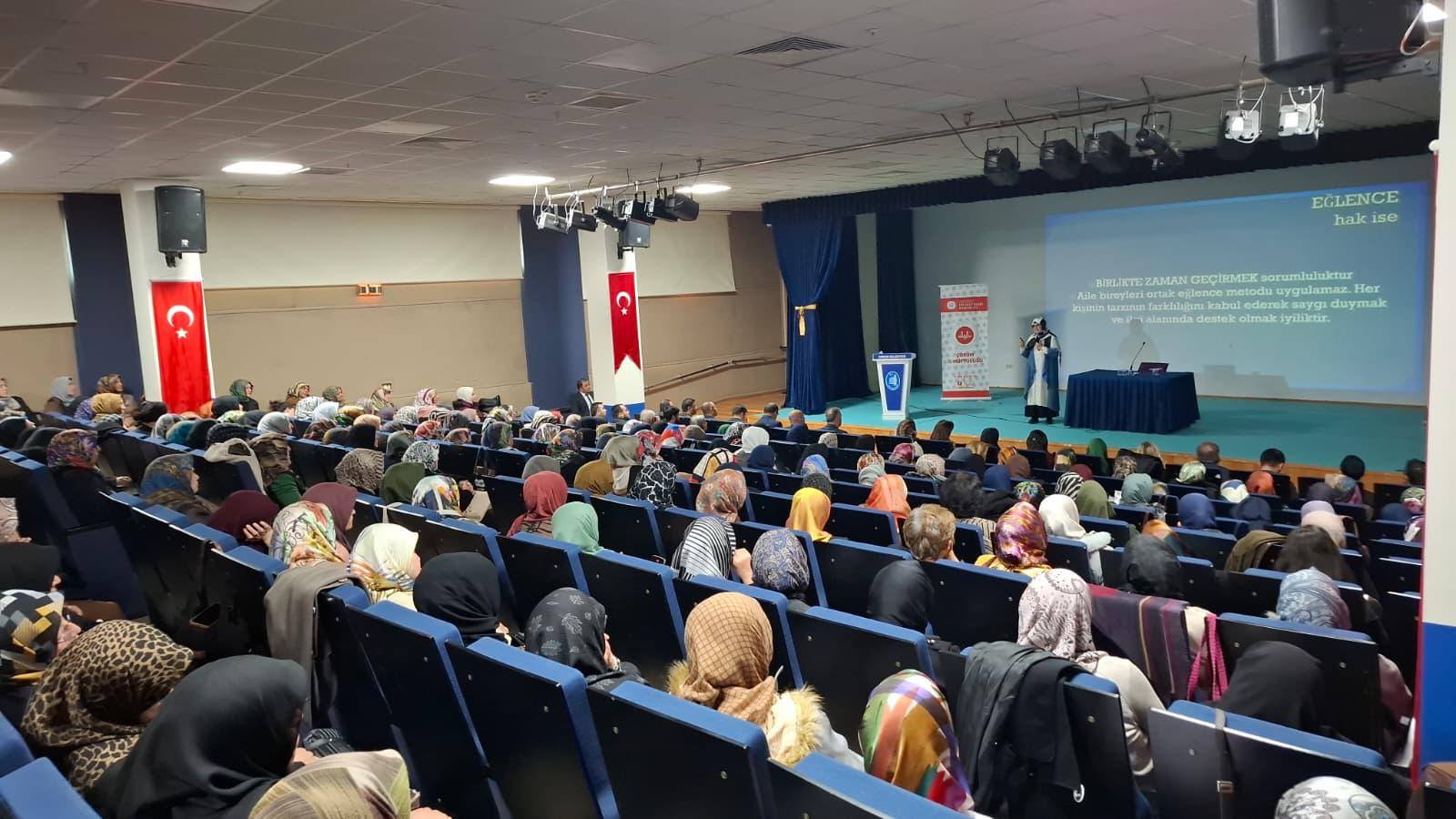 Ailede Merhamet Eksenli Hak ve Sorumluluk İkilemi konulu panel