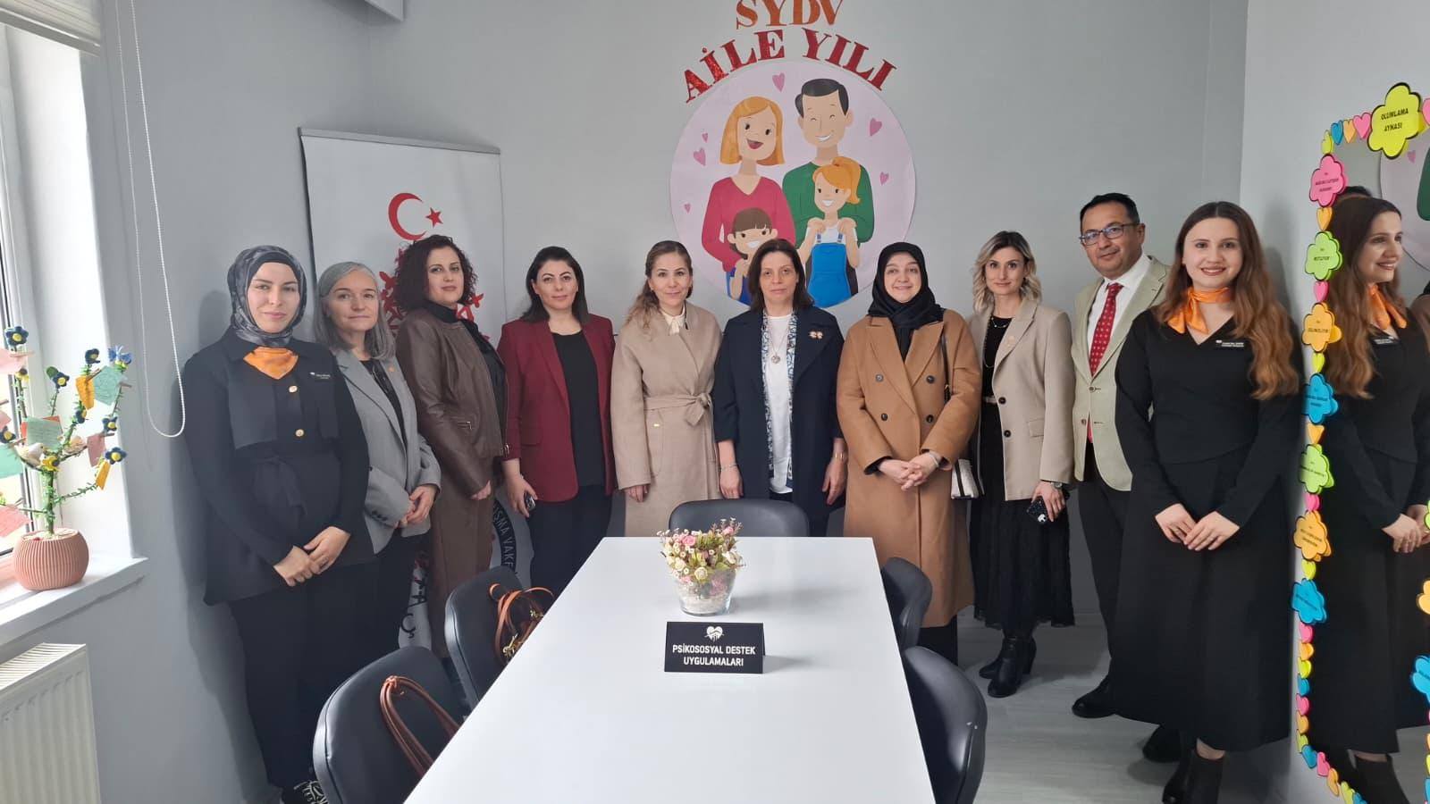 🧡 25 Kasım Kadına Yönelik Şiddetle Mücadele Günü Etkinlikleri Etkinlikler kapsamında ilimizde Sosyal Yardımlaşma ve Dayanışma Vakfı Müdürlüğüne bağlı hizmet veren Kuzey Aile Destek Merkezi (ADEM) ziyaret edildi.