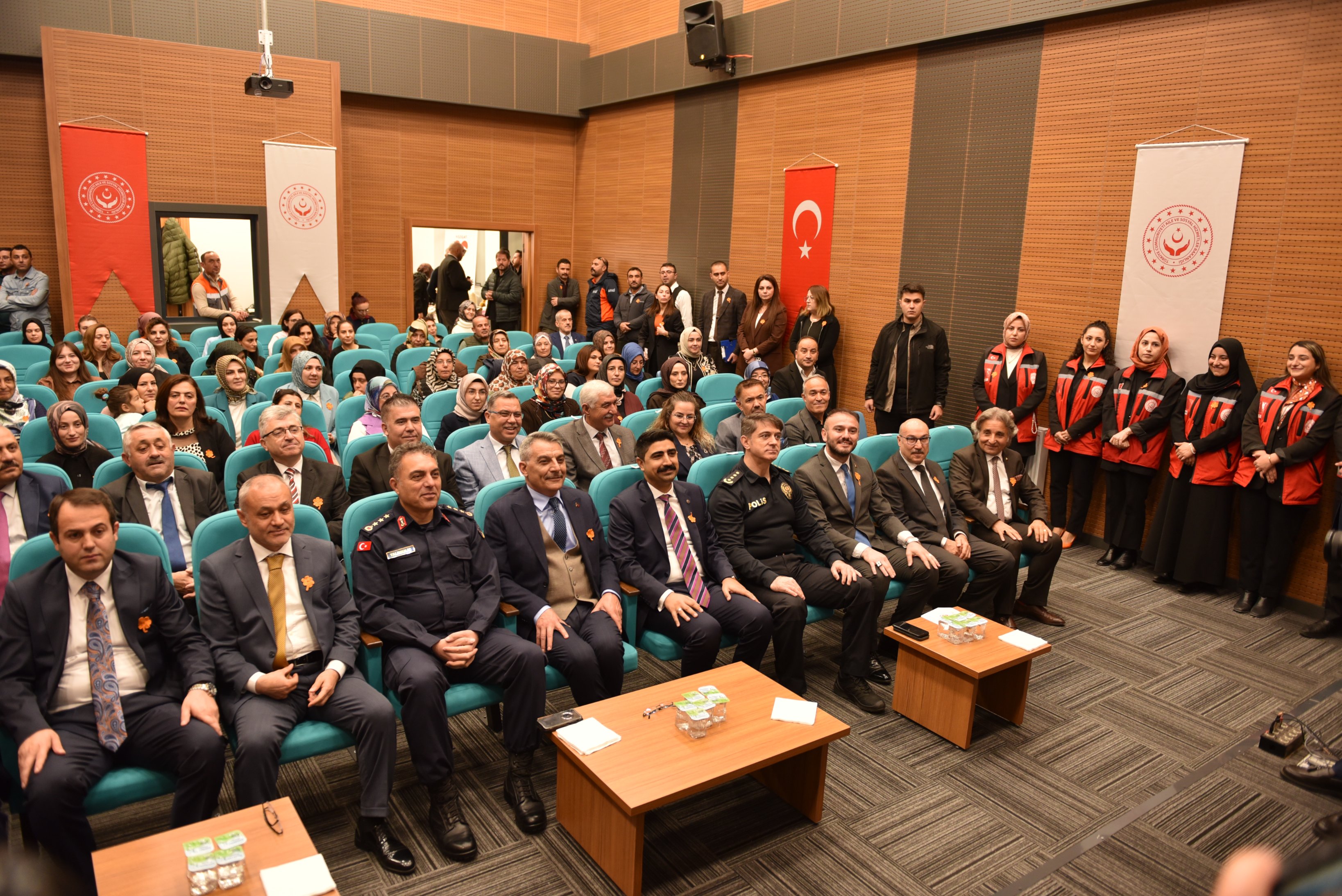 25 Kasım Kadına Yönelik Şiddete Karşı Uluslararası Mücadele Günü kapsamında İl Müdürlüğümüz Konferans Salonu’nda program düzenlendi.