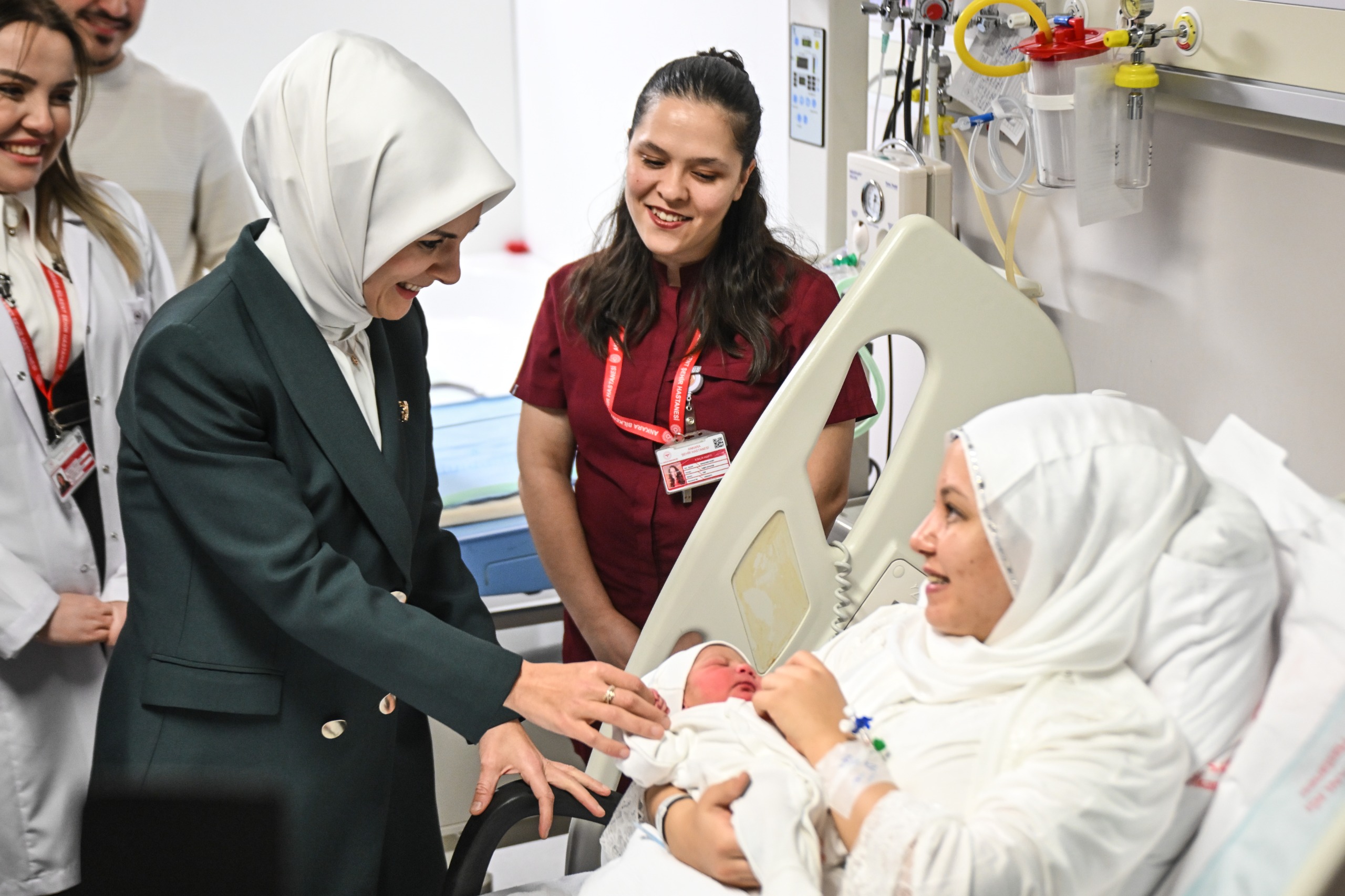 Bakanımız Göktaş: "Kasım ayı doğum yardımı ödemelerini bugün itibarıyla annelerin hesaplarına yatırdık"