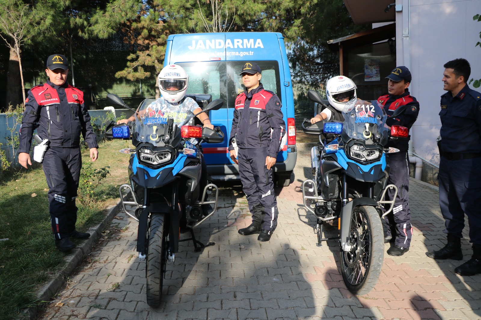 Bursa'da Jandarma 20 Kasım Dünya Çocuk Hakları Günü'nü Unutmadı
