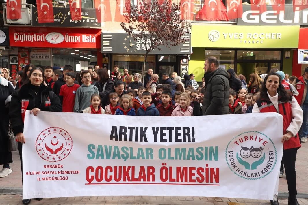 20 Kasım Dünya Çocuk Hakları Gününe Özel Gerçekleştirilen Etkinliklerle Şehir Merkezinde Güçlü Bir Farkındalık Oluşturdu.