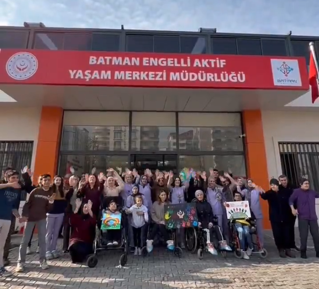 3 Aralık Dünya Engelliler Gününde İşaret Dili ile Şarkı Söylediler